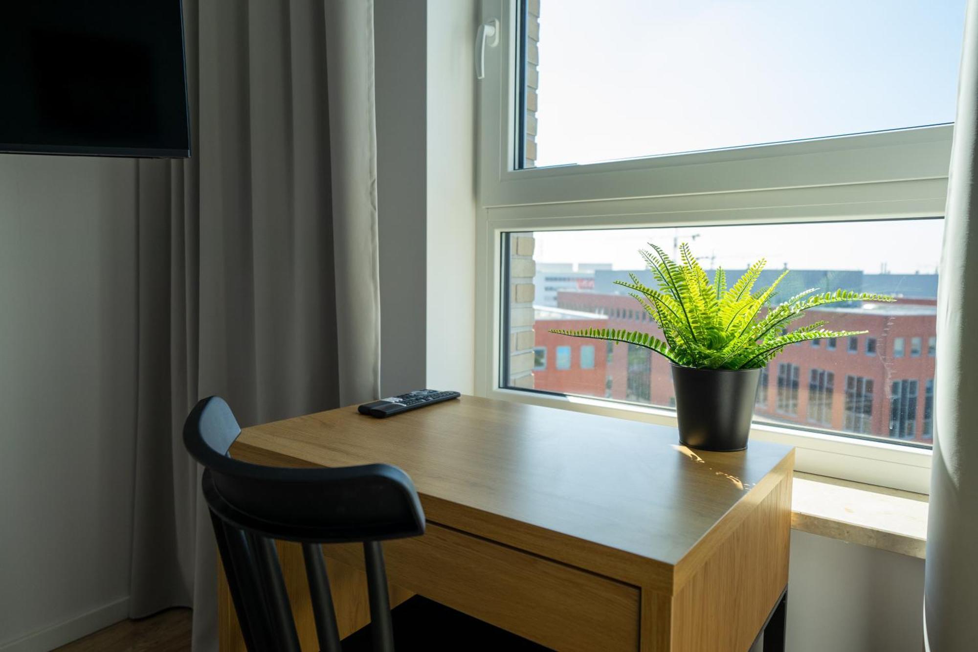 7th Floor Wlochy - Balcony, Workspace - By Rentujemy Apartmán Varšava