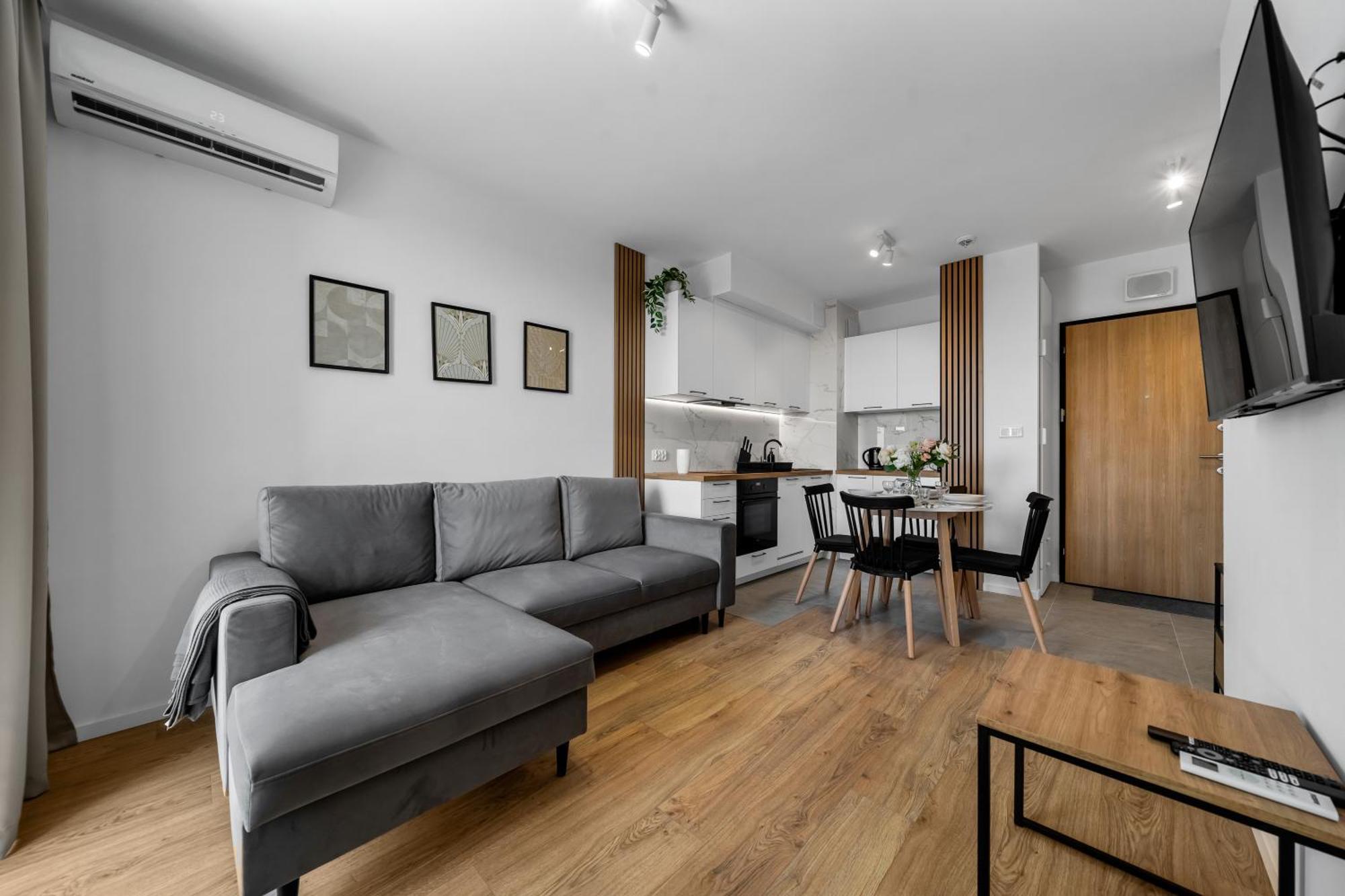7th Floor Wlochy - Balcony, Workspace - By Rentujemy Apartmán *